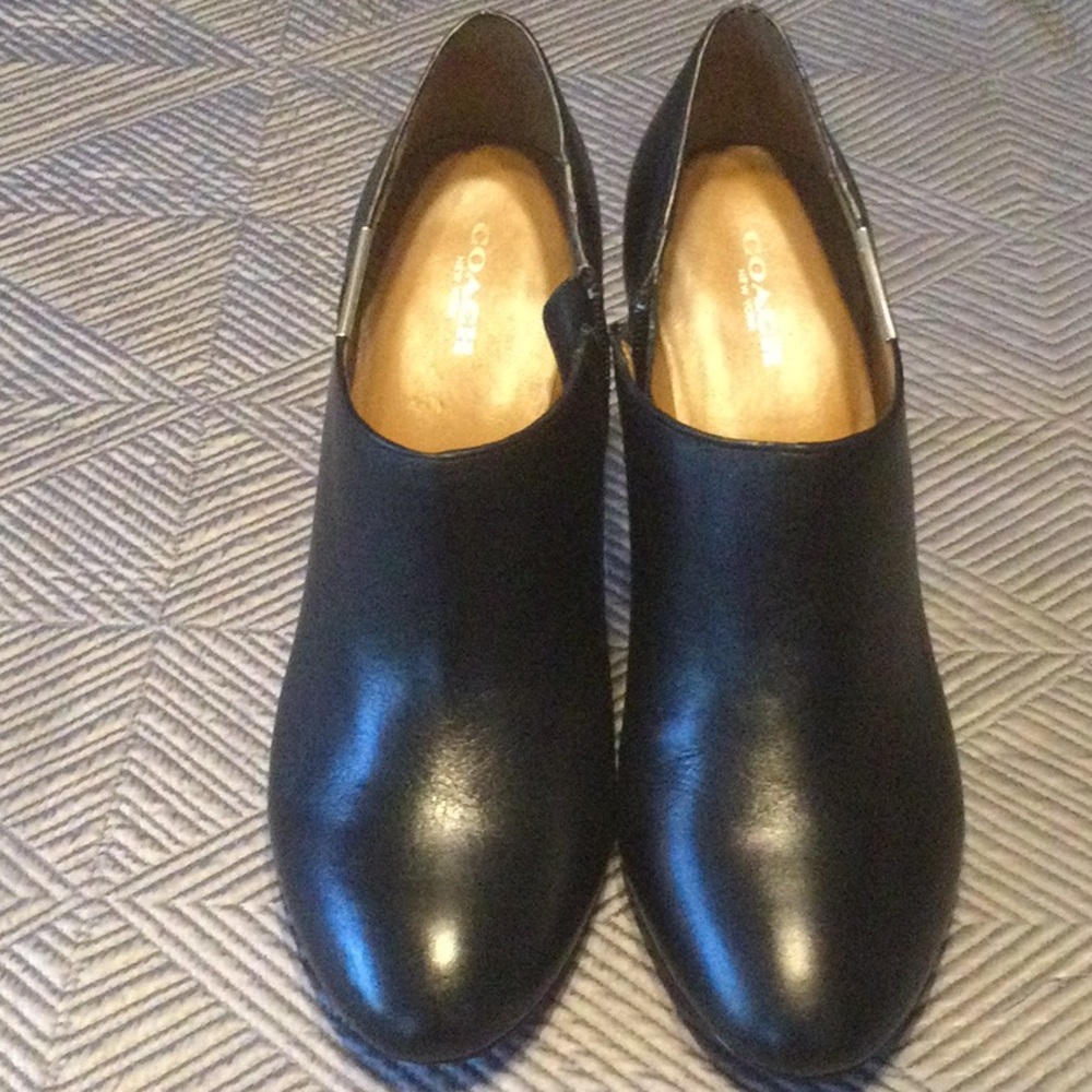 Coach Seneca size 9.5 black leather heels for women - Picture 2 of 11